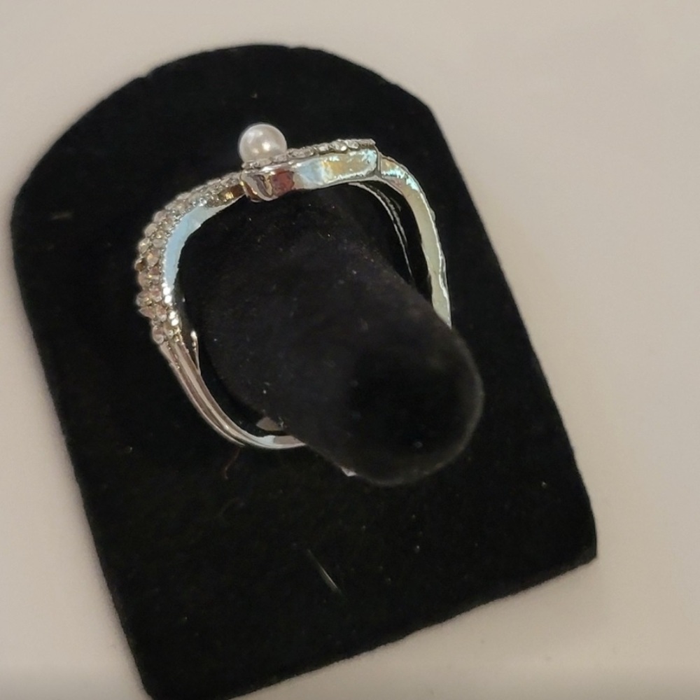 Glamorous Serpentine Silver Plated and White Gemstone Ring with Intricate Design - Picture 2 of 4